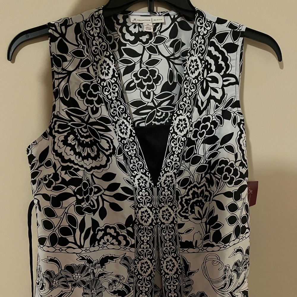Black & White top by JM Collection in 10P